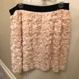 Plus size off white elastic skirt with rose detail